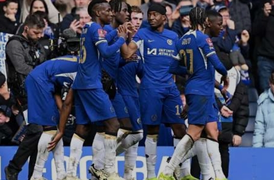 Chelsea late goal seals dramatic FA Cup win v Leicester